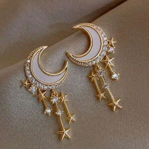 Elegant Gold Crescent Moon Earrings